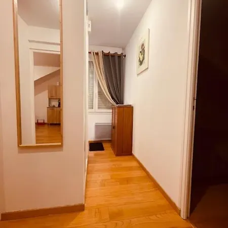 Apartment 200m De La